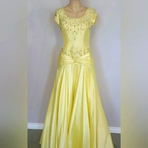 Night moves size 6 prom dress